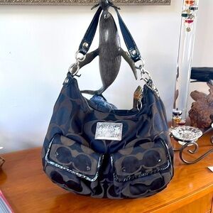 𝅺*SEE Photos*Brown and Black Coach Poppy